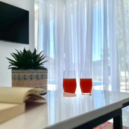 Apartment Sunrise With Pool